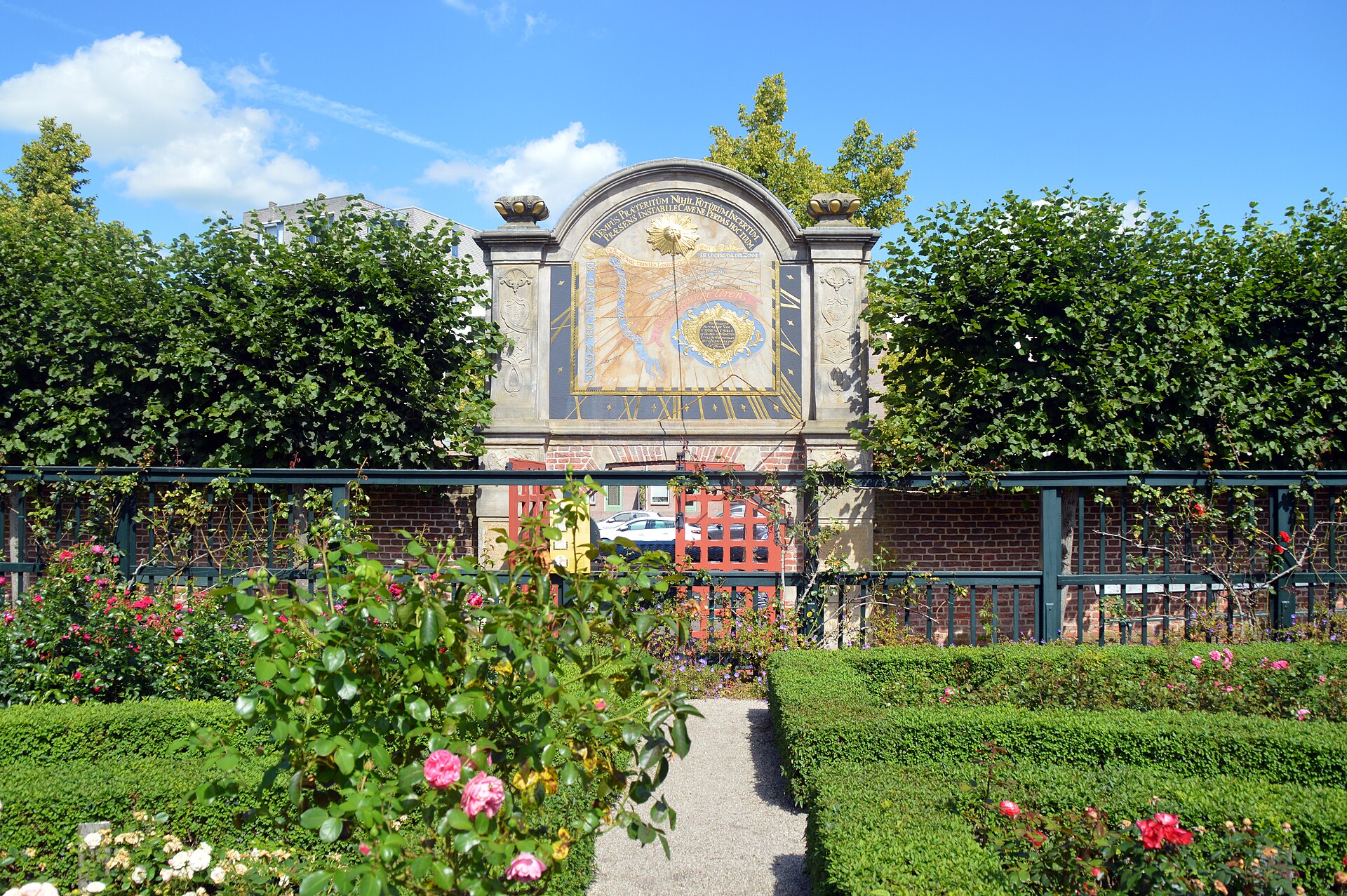 A quiet garden and historic walls in Groningen