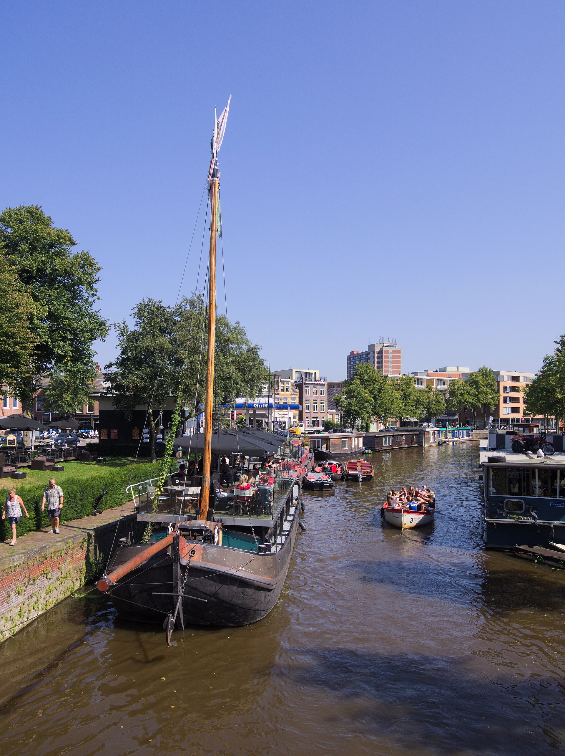 Canal-side homes in a Groningen neighbourhood
